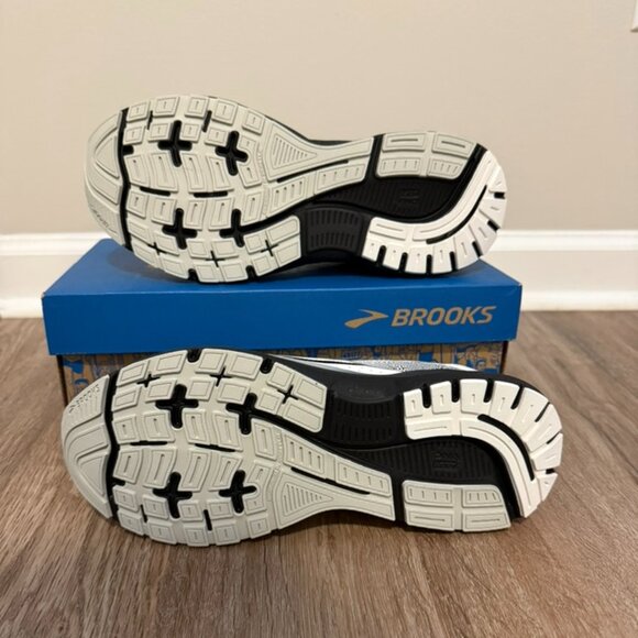 NEW Brooks White & Gray Trace 3 Running Shoes with Cushioned Sole | Size 9.5 - Picture 4 of 4